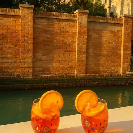 Ca'Dei Nonni Canal View Venice Exterior photo